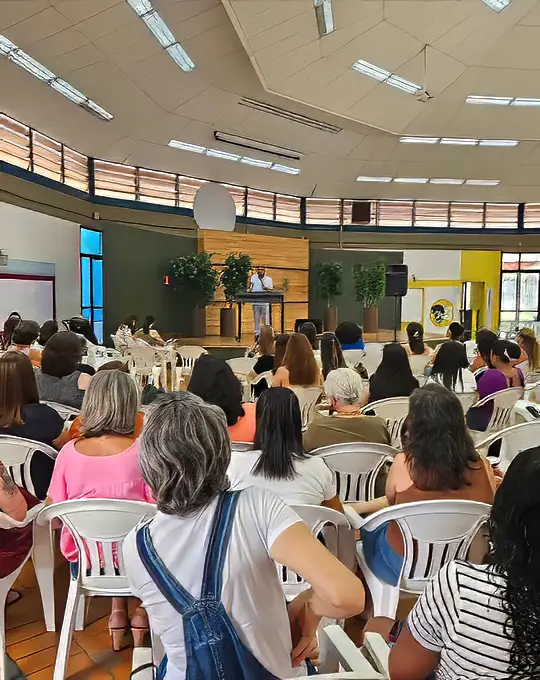 Recepção de visitantes ou café após o culto